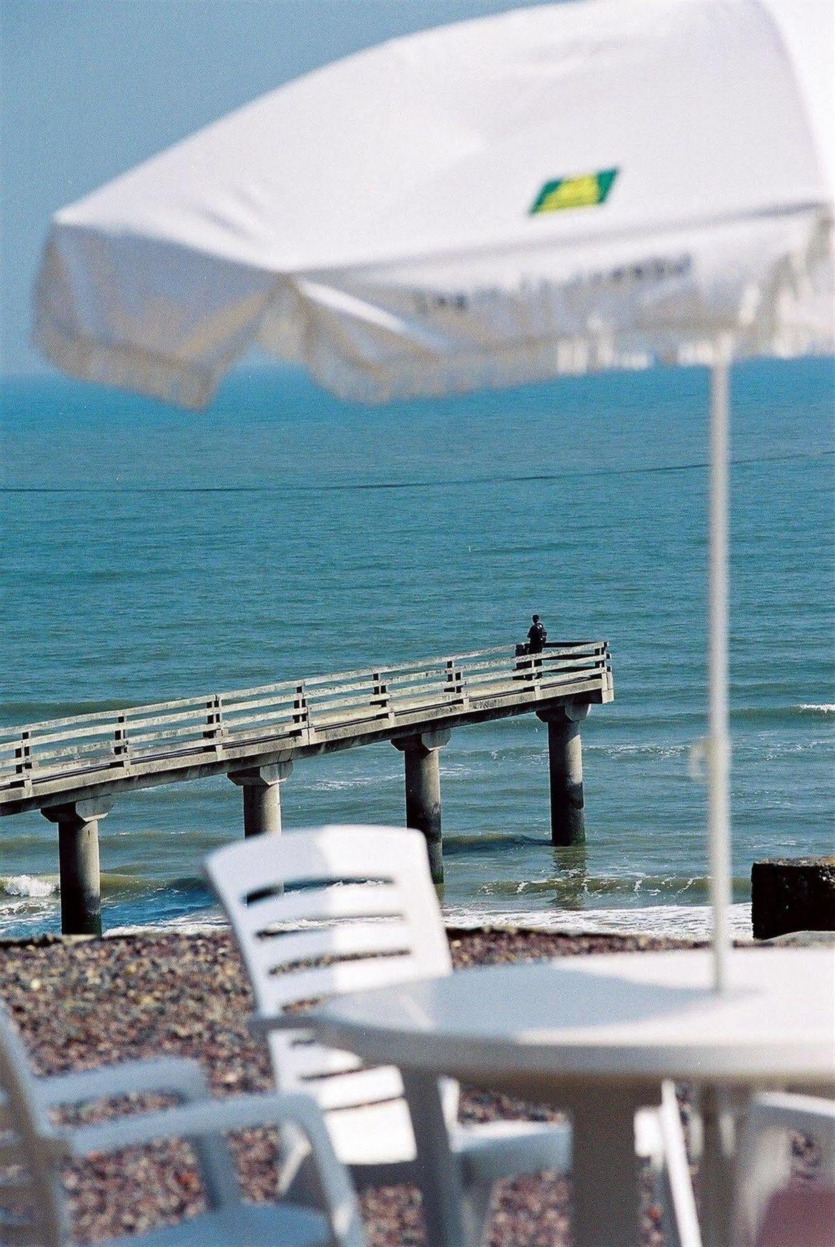 Logis Hotel Du Casino Restaurant Le Mathelia Vierville-sur-Mer Exterior photo