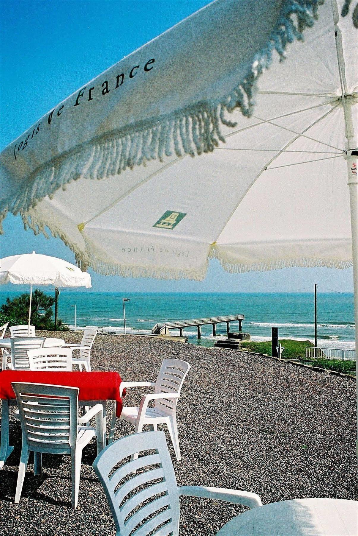 Logis Hotel Du Casino Restaurant Le Mathelia Vierville-sur-Mer Exterior photo